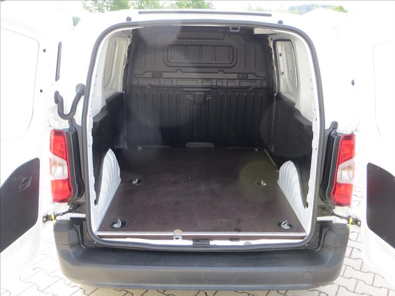 Opel Combo 1,2 Turbo 81 kW Enjoy - fotka 7 z 19