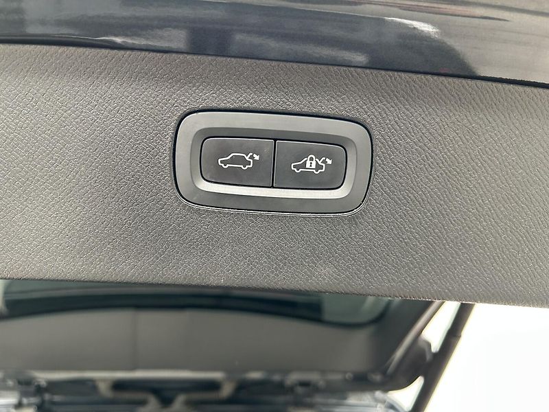 Volvo XC90 2.0 B5 4x4 Inscription - fotka 34 z 36