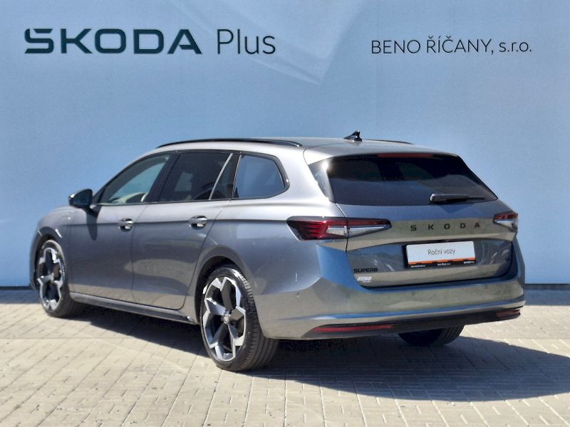 Škoda Superb (2025) Combi iV SportLine DSG 1,5TSi - fotka 10 z 35