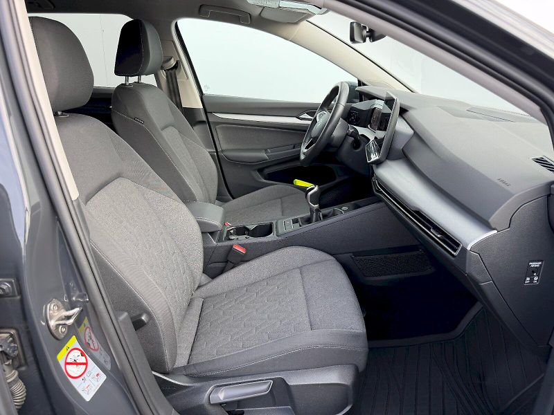 Volkswagen Golf (2024) 1.5 TSI 110kW Life - fotka 30 z 35