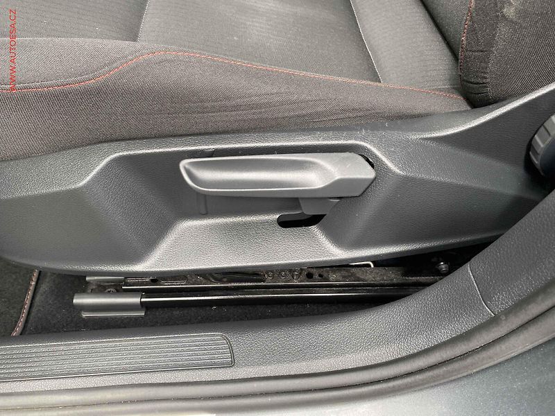 Volkswagen Golf (2017) 1.5 TSi, Sound, LED, navi, - fotka 14 z 18