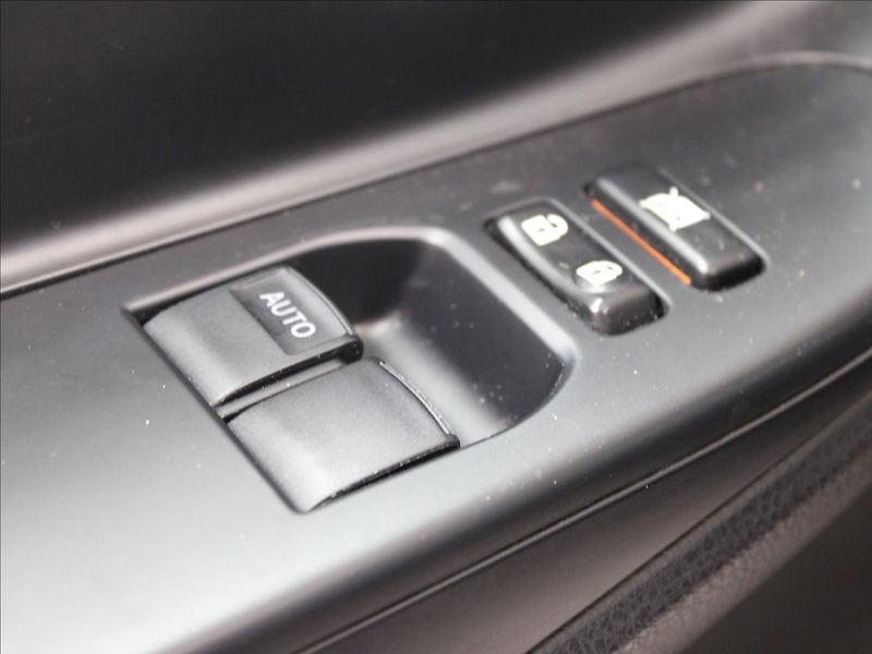 Toyota Yaris 1,5 i Hybrid Comfort At. - fotka 15 z 31