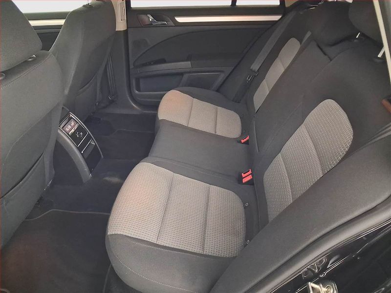 Škoda Superb (2011) Ambition 1.6 TDI, Serv.kniha - fotka 10 z 19