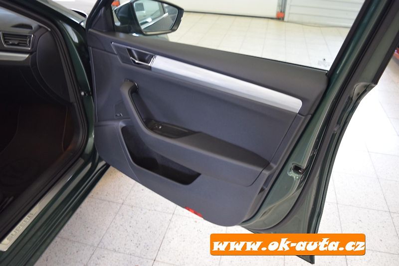 Škoda Superb 1.4 TSI iV DSG 160 kW PRAV.SER - fotka 25 z 63