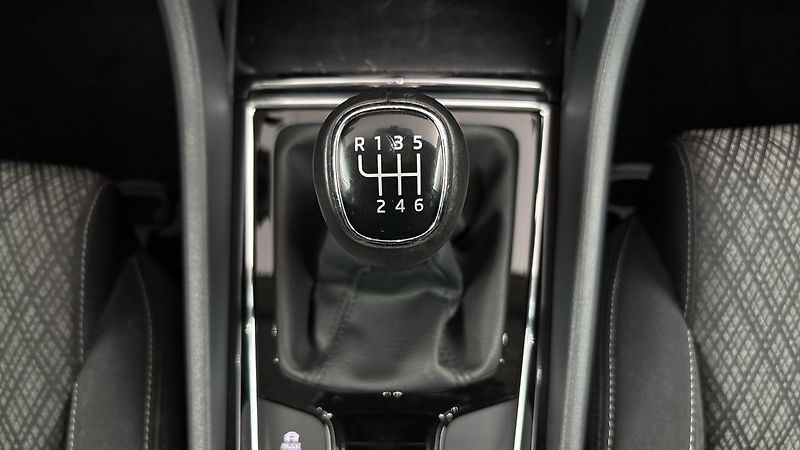 Škoda Karoq 2.0 TDI Style - fotka 25 z 29