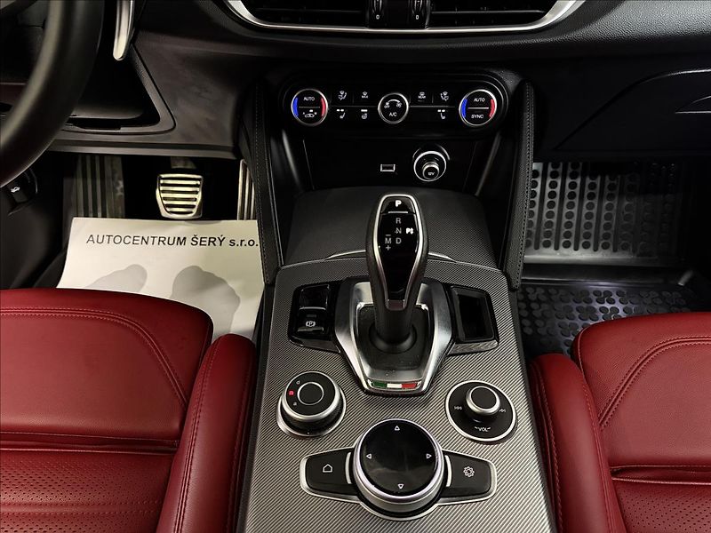 Alfa Romeo Stelvio VELOCE 154kW Q4 TAŽNÉ MATRIX - fotka 28 z 41