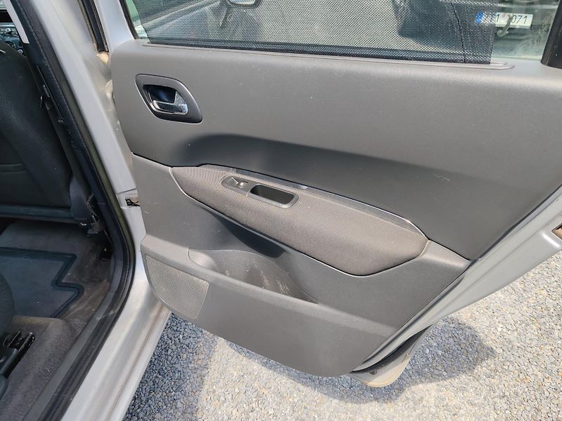 Peugeot 5008 1.6 HDI  - fotka 14 z 20
