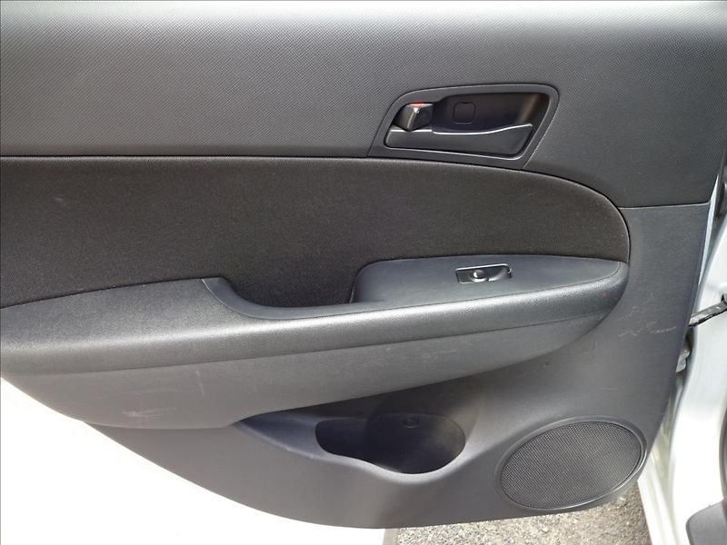 Hyundai i30 1,4i 16V 80kW LPG COMBI - fotka 21 z 46