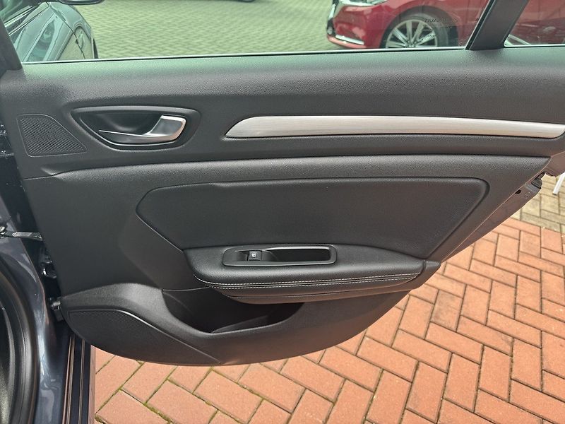 Renault Mégane (2016) 1.6dCi Bose Navi Polokůže - fotka 21 z 50