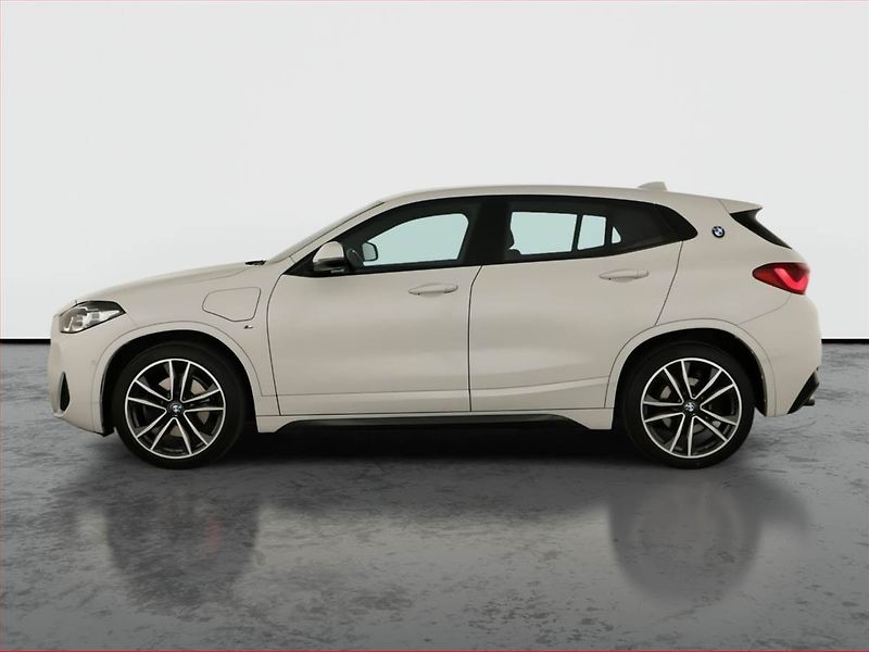 BMW X2 (2021) xDrive25e - fotka 3 z 22