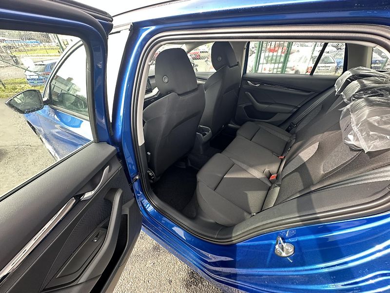 Škoda Octavia ESSENCE + dovýbava *295 - fotka 7 z 10