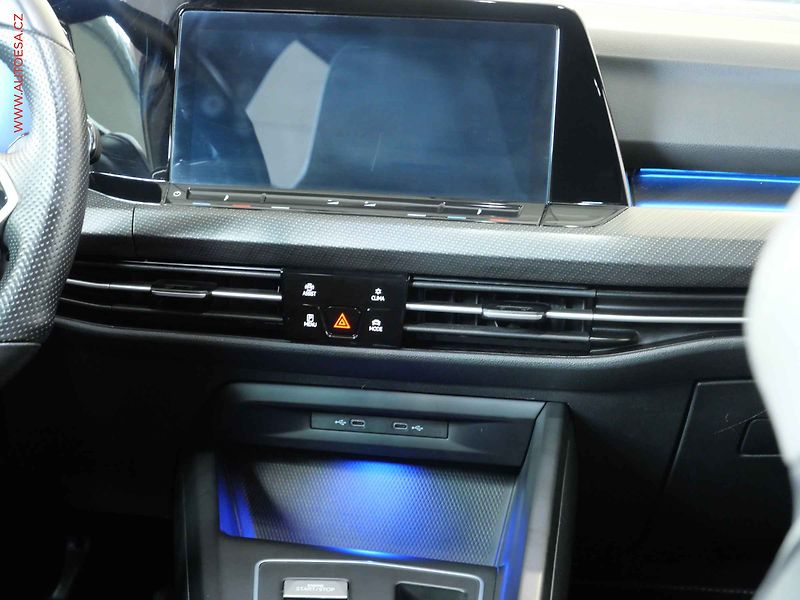 Volkswagen Golf (2021) 1.5TSI, 2.maj,ČR, R-Line - fotka 13 z 21