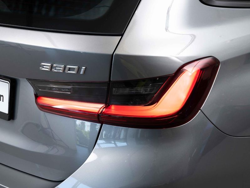 BMW Řada 3 330i xDrive Touring - fotka 10 z 21