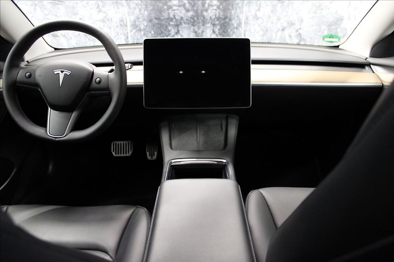 Tesla Model 3 0,0 Standard plus - fotka 24 z 27