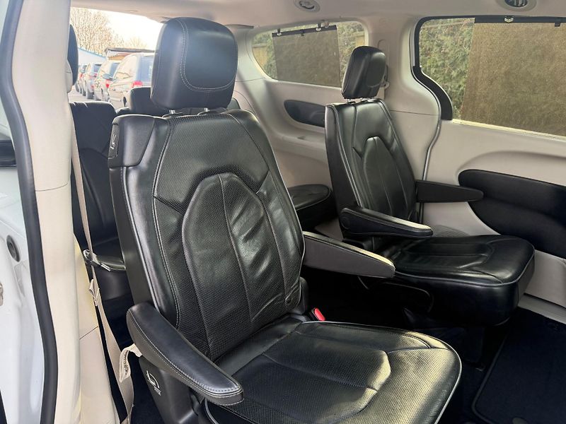 Chrysler Pacifica (2018) 3,6 RU Panorama Limited 2018 - fotka 9 z 20