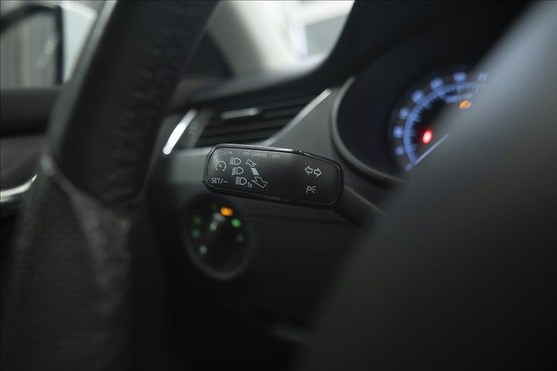 Škoda Octavia 2,0 TDI NAVI KEYLESS VÝHŘEV ČR - fotka 22 z 41