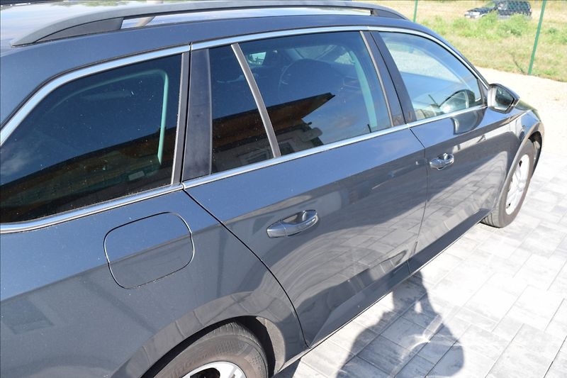 Škoda Superb 2,0 TDI 110KW NÍZKÉ KM DSG - fotka 10 z 50