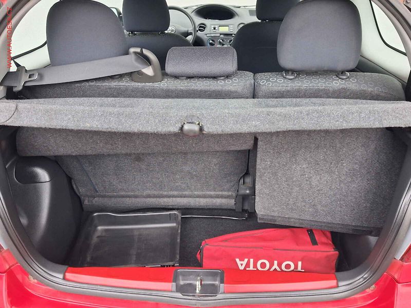 Toyota Yaris (2004) 1.0 VVTi, 2.maj,ČR, AC - fotka 7 z 13