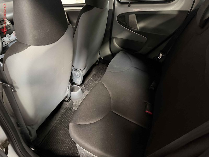 Toyota Aygo (2011) 1.0i, ČR, AC - fotka 10 z 15