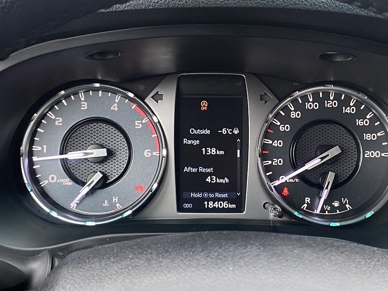 Toyota Hilux 2.4D, ČR-1m, Active, 4x4, DPH - fotka 15 z 33