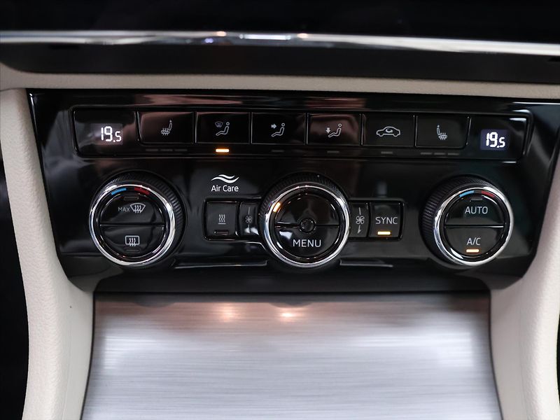 Škoda Superb 2,0 TDI 147kW Style 4x4 Kůže - fotka 25 z 35