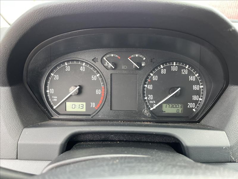 Škoda Fabia 1,4 MPi ALU STK 5/2028 - fotka 17 z 25