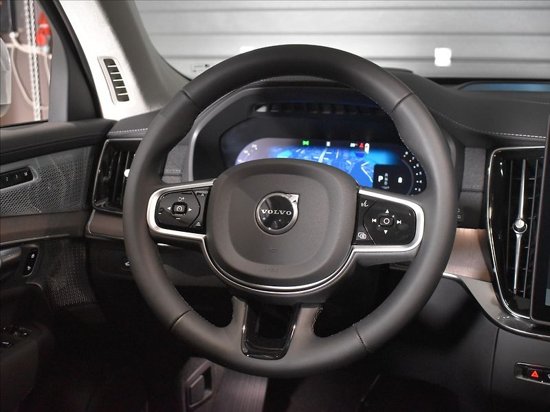 Volvo XC90 (2026) 2,0 B5  Ultra Bright - fotka 30 z 46