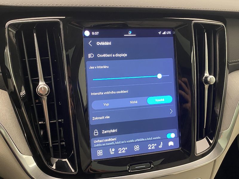 Volvo V60 T6 RECHARGE BRIGHT REZERVACE - fotka 52 z 57