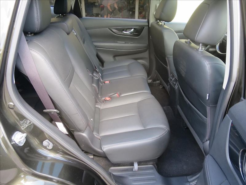 Nissan X-Trail 2,0  dCi Panorama 360°  7 míst - fotka 19 z 29