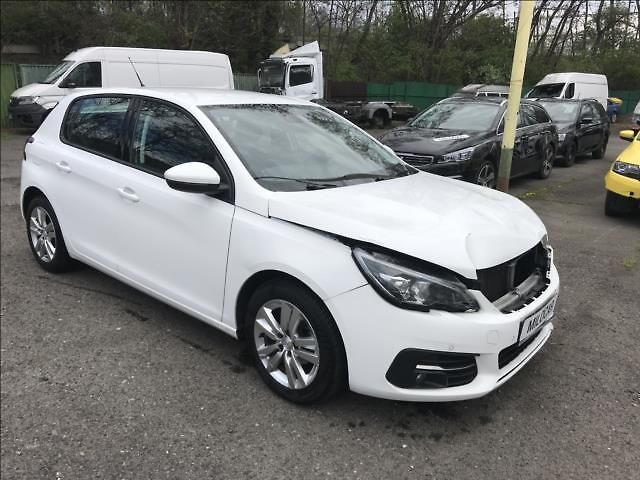 Peugeot 308 1.2 i 81 kW 95 000 km ČR 1.m - fotka 2 z 15