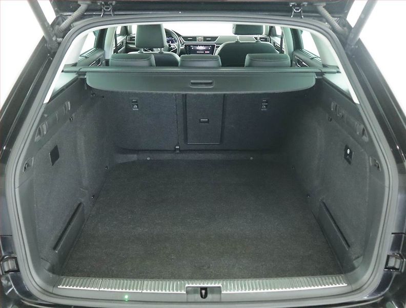 Škoda Superb (2023) Laurin&Klement 2.0 TDI - fotka 14 z 27