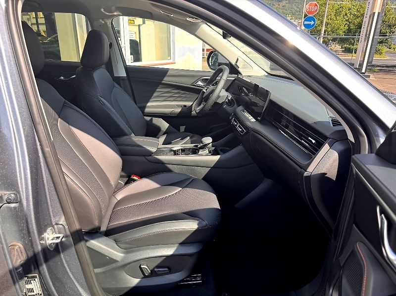 MG HS (2026) 1,5 T Hybrid+ (224k) Exclusive - fotka 13 z 35