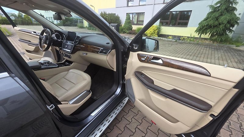 Mercedes-Benz GLS (2016) - fotka 16 z 22