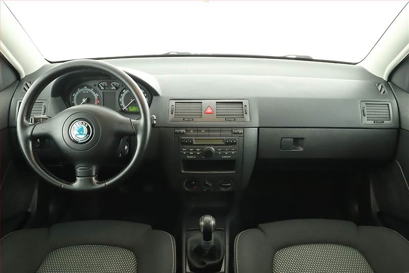 Škoda Fabia (2006) 2.0, po STK, pěkný stav - fotka 8 z 16