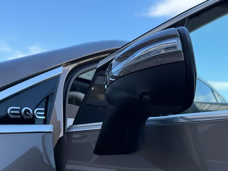 Mercedes-Benz EQE 500 AMG 4MATIC SUV - fotka 24 z 39
