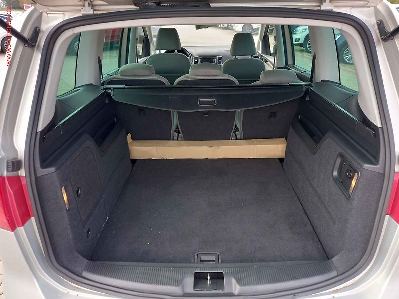 Seat Alhambra (2011) 2.0 TDi 4x4, Style, navi - fotka 7 z 21