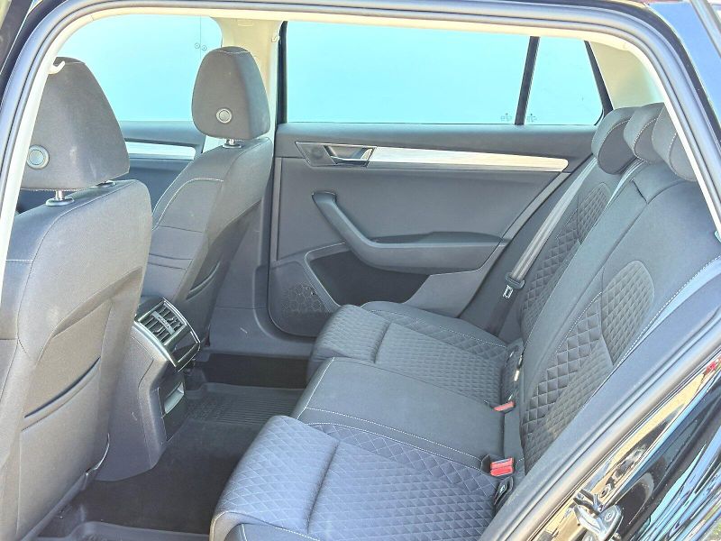 Škoda Superb (2022) Combi DSG 2.0 TDI / 110 kW / A - fotka 15 z 27