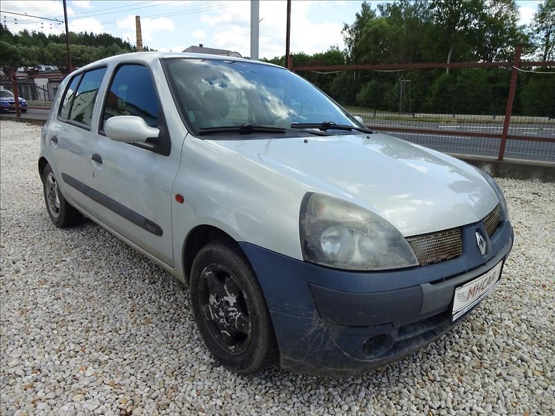 Renault Clio 1,2i - fotka 8 z 32
