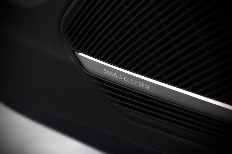 Audi A4 2.0 TFSI ultra 140 kW S line - fotka 43 z 49
