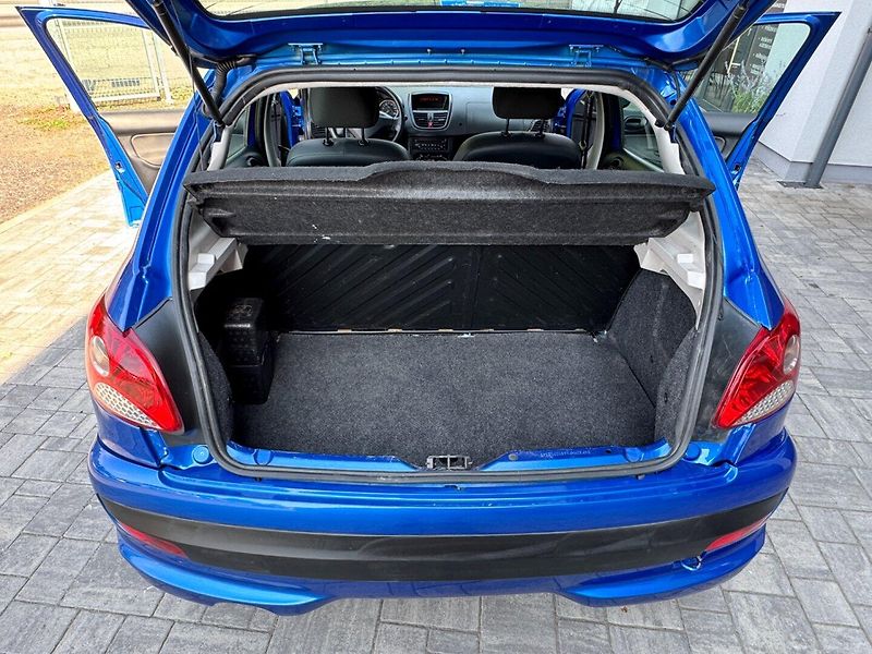 Peugeot 206 (2009) JUNIOR 1.1 - fotka 23 z 30