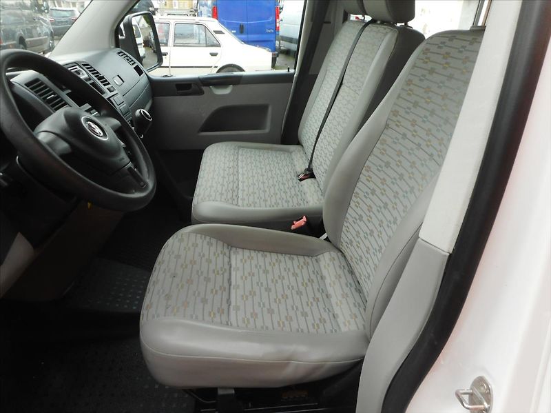 Volkswagen Transporter 2,0 TDi 4Motion - fotka 15 z 25