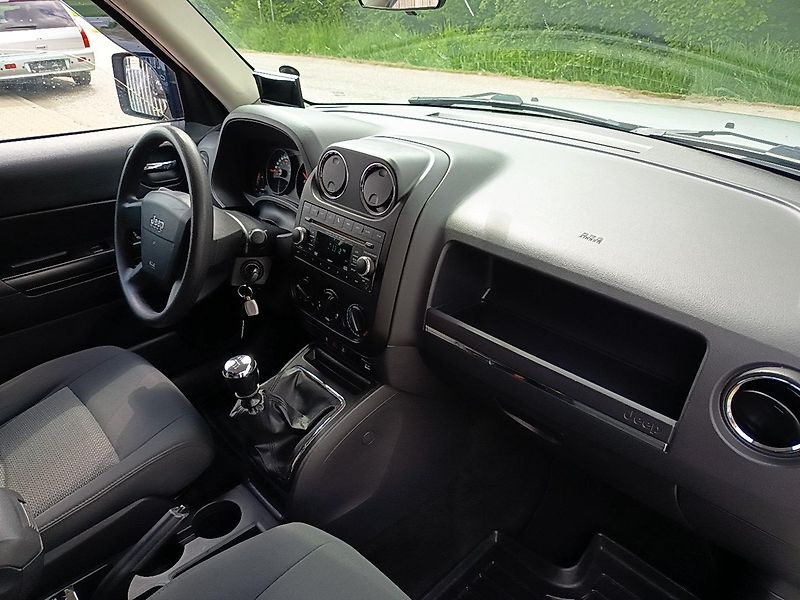 Jeep Patriot (2010) 2.0 TD 103kw - fotka 31 z 35