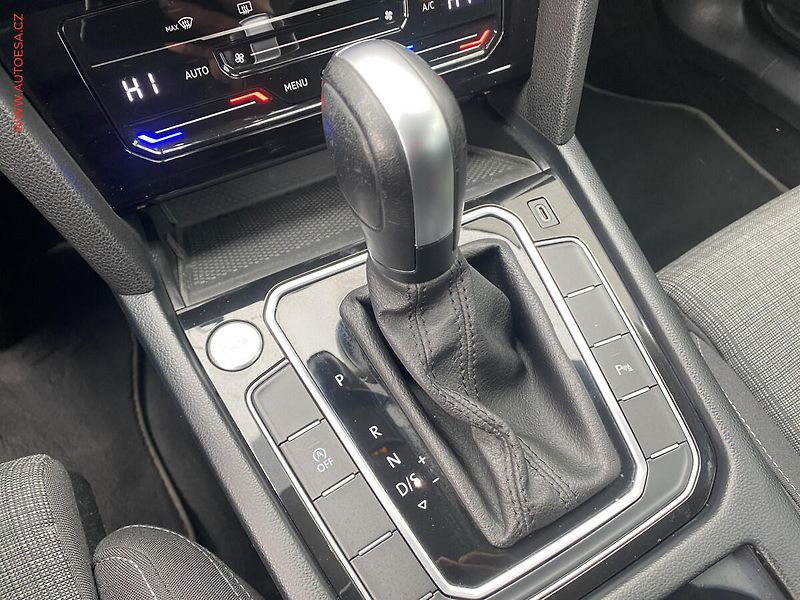Volkswagen Passat (2022) 2.0 TDi, DSG, LED, navi - fotka 17 z 19