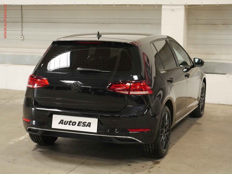 Volkswagen Golf (2017) 1.4TSi, 2.maj,ČR, Navi, LED - fotka 6 z 21