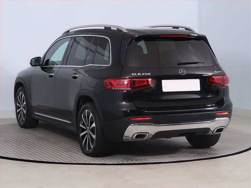 Mercedes-Benz GLB (2021) 250 4MATIC - fotka 4 z 28