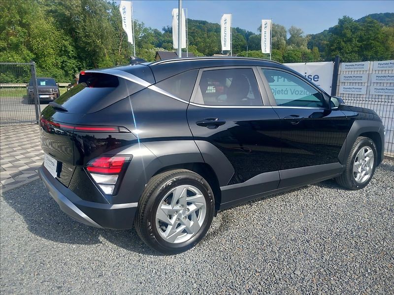 Hyundai Kona 1,6 T-GDI SMART DCT 4x4 TECHN. - fotka 8 z 23
