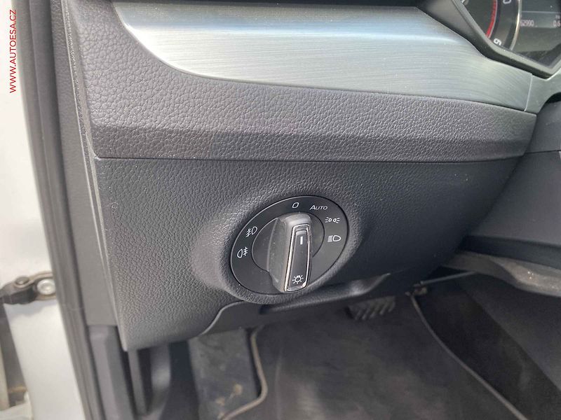 Škoda Superb (2019) 2.0 TDi, 2.maj,ČR, DSG - fotka 15 z 19
