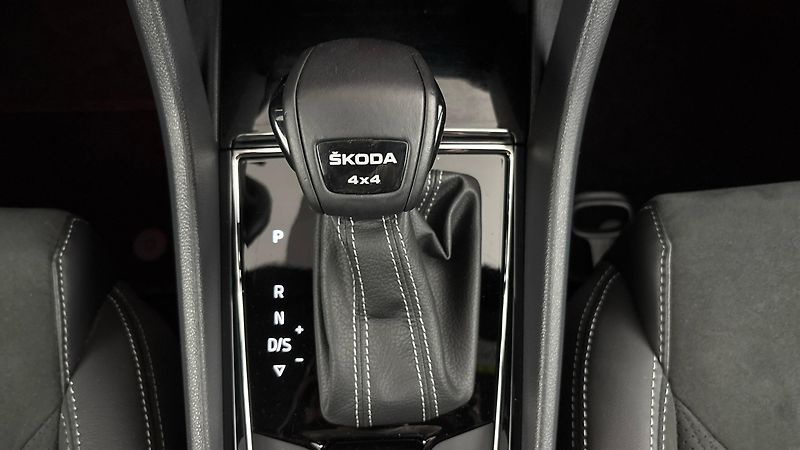 Škoda Kodiaq 2.0 TDI DSG 4x4 Sportline Excl - fotka 26 z 31