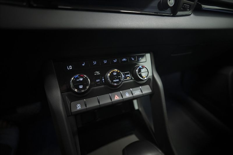 Škoda Karoq 2,0 TDI DSG KEYLESS VÝHŘEV ČR - fotka 20 z 38