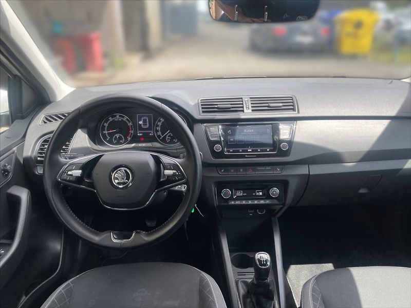 Škoda Fabia 1,0 TSI 70 Ambition 5d - fotka 9 z 11